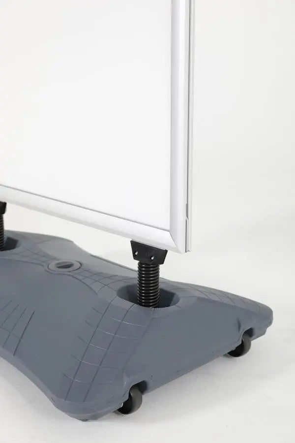 Socle lestable avec roulettes pour chevalet stop trottoir publicitaire