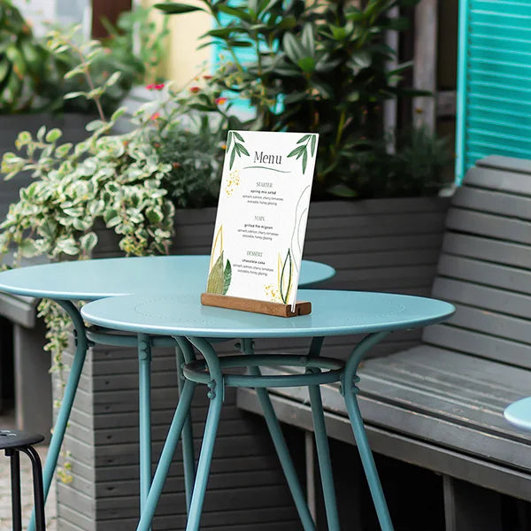Présentoir de table A5 en acrylique transparent avec base en bois pour affichage de menu sur table de restaurant