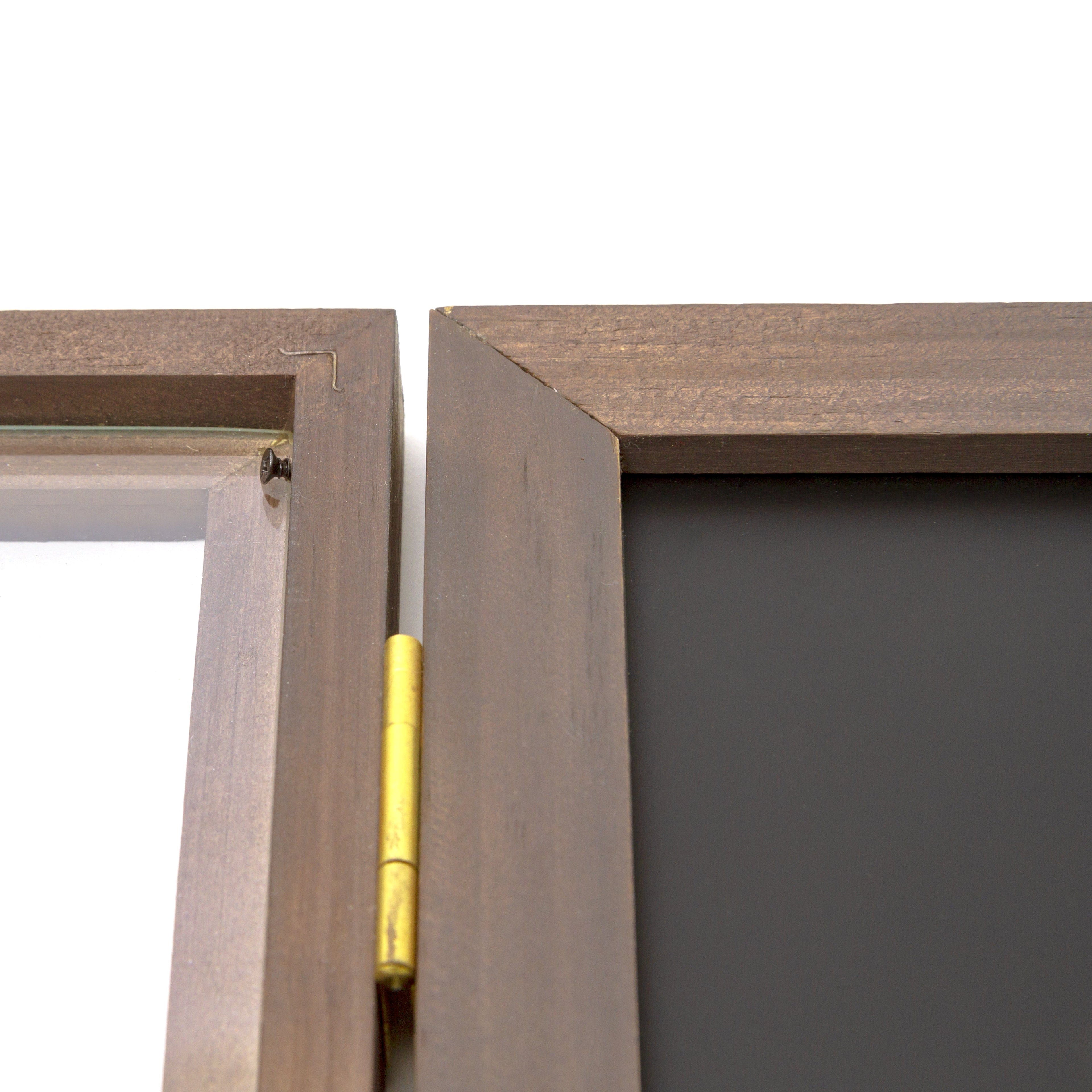 Vitrine d'affichage en bois A3, détail (04)