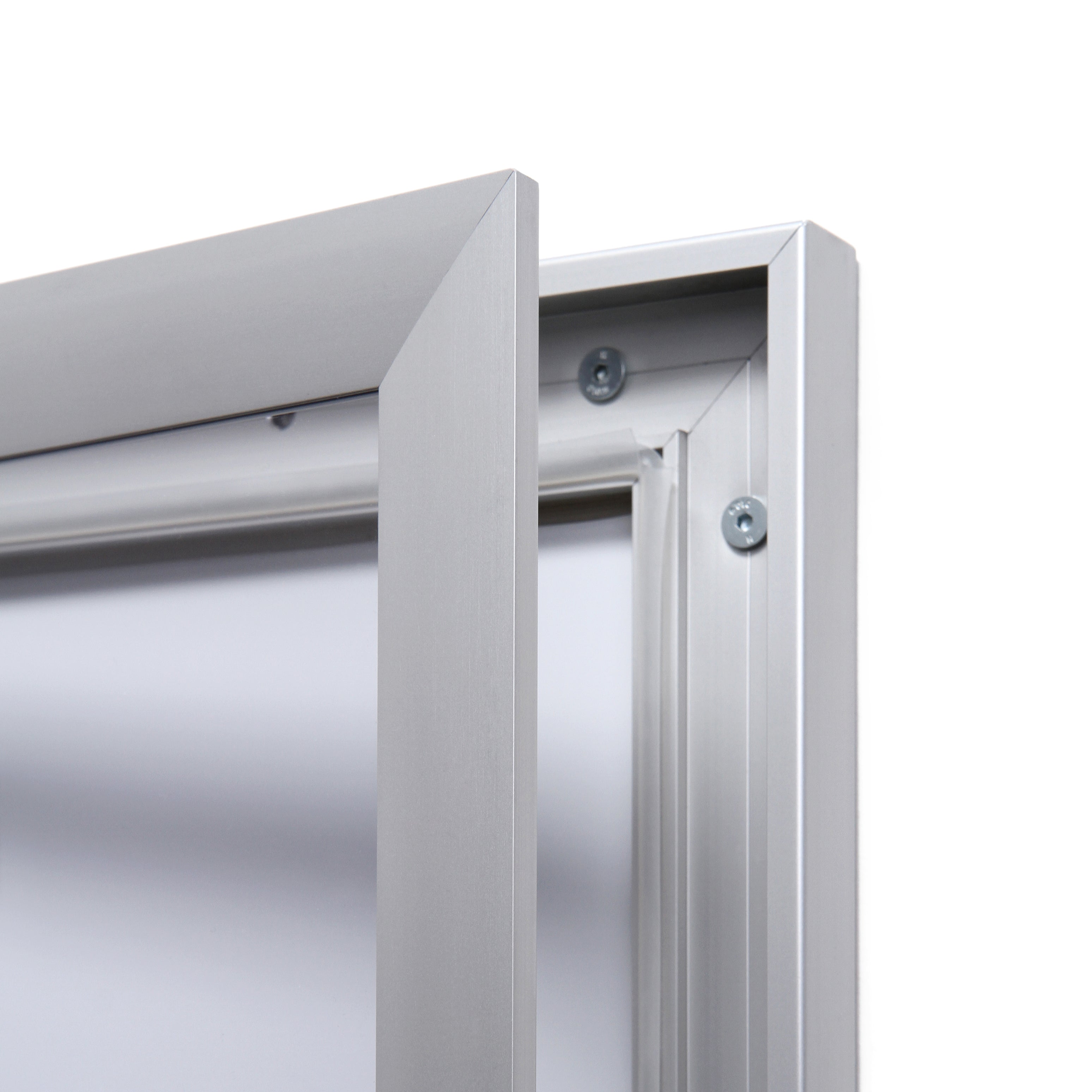 Vitrine intérieure verrouillable premium argent, détail de finition (03)