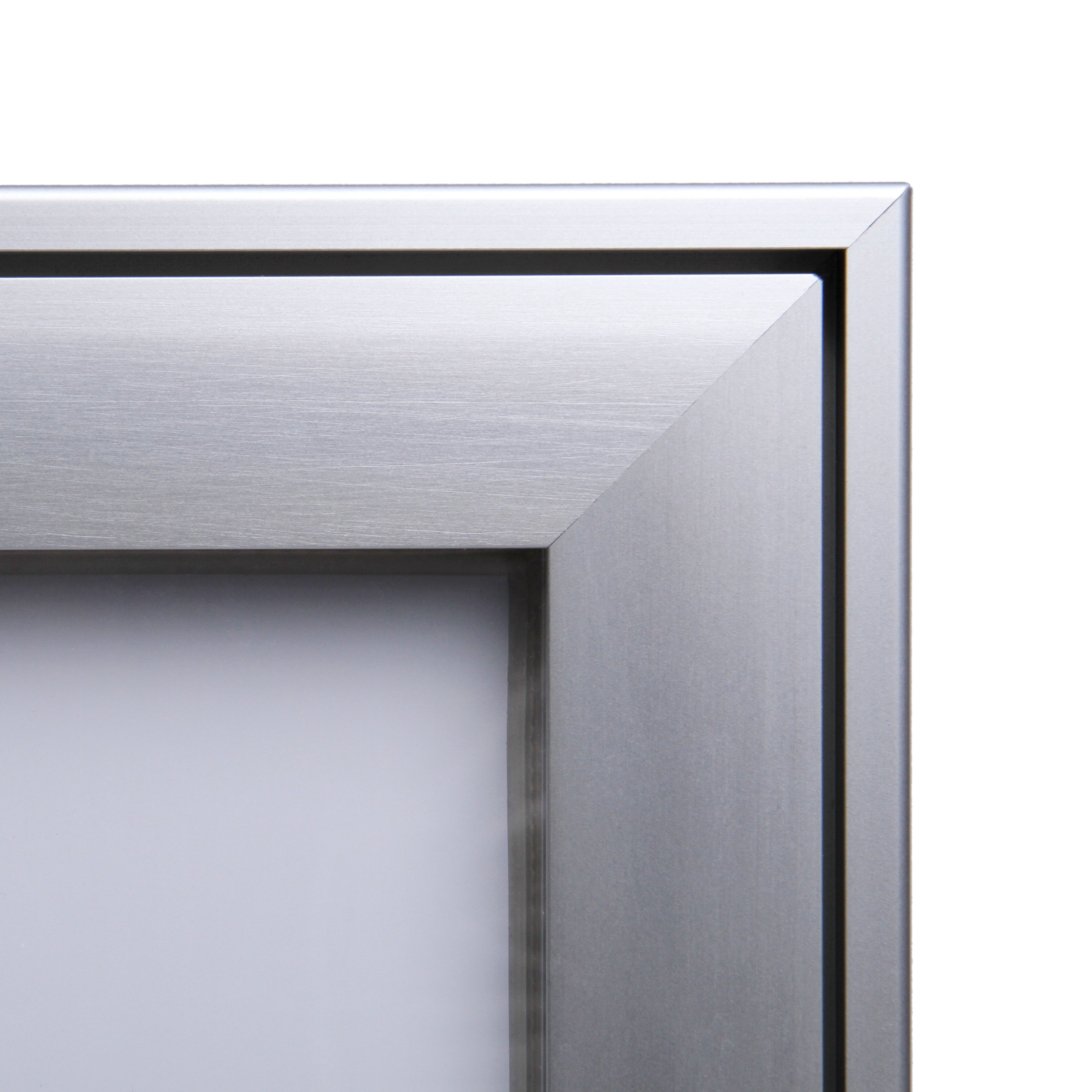 Vitrine intérieure verrouillable premium argent, détail de finition (04)